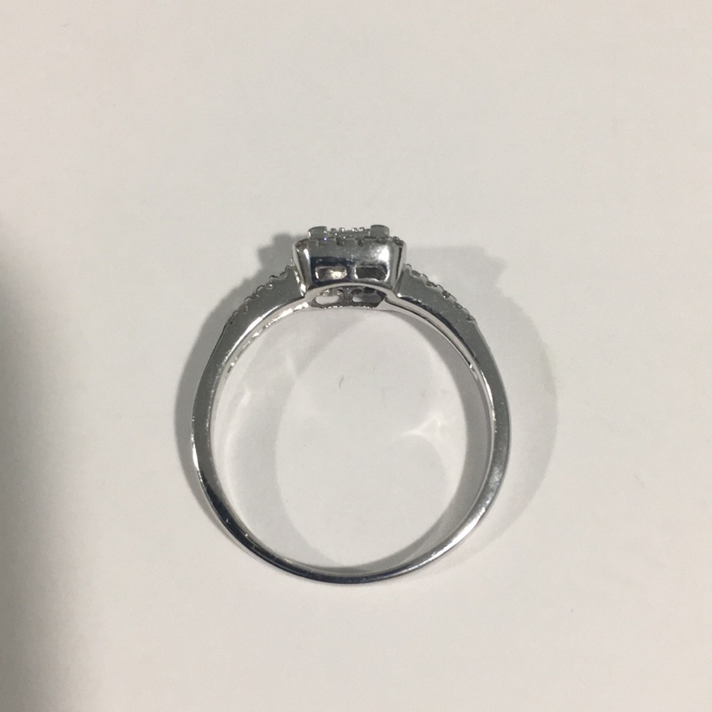 10k White Gold Women's Diamond 💎 Cluster Ring 💍 - Picture 5 of 8